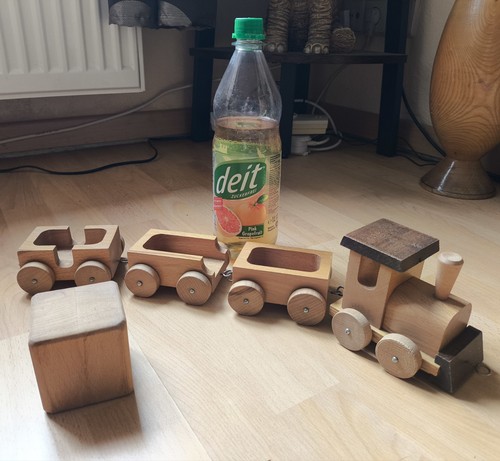 Alte holz eisenbahn mit - alte,